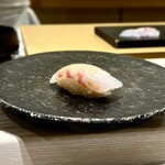 鮨 なんば - マダイのにぎり