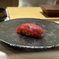 鮨 なんば 日比谷 - マグロの赤身にぎり