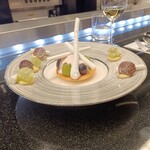 トシ・ヨロイヅカ 東京 - ヴァシュラン レザン