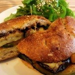 パーラー江古田 - 雑穀パンで季節の野菜サンド