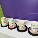 yogurtland - まずは、ここからカップを取って…