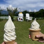 ヤツレン ソフトクリーム売店 - ジャージー牛乳ソフトクリーム400円、ソフト&ヨーグルト450円