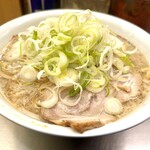 ラーメンの店 ホープ軒 - チャーシューメン　メンマ。薬味ネギはお好みで。