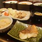 寅福 - 特選2種盛り定食