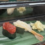 仙令鮨 - すじこ軍艦、ボタンエビ