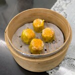 杭州小籠湯包 - 魚子蝦焼売