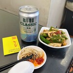 杭州小籠湯包 - ビール、小菜、生姜