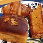 パンやきどころ RIKI - パヴェ、クロワッサン、ハニーバターバゲット（半割）