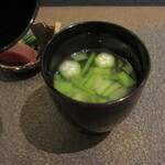 日本料理 TOBIUME - オクラと小松菜の味噌汁