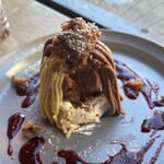 ミニマル - 何層にも重なった、チョコレートモンブランの断面