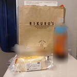 りくろーおじさんの店 - ああ、ちゃんとチーズケーキ買いました！焼きたてが手に入ったものの、帰宅は５時間は経ったかしら（汗）でもふわふわでやんしたよ！