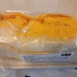 りくろーおじさんの店 - 作ってもらおうと思ったら｢先ほど作ったばかりです｣と渡されたサンドは温かさ残ってました。すぐに食べたかったけれど、あとで新幹線車内でゆっくりと....