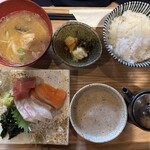 和がや食堂 - 自然薯とお刺身盛合わせ定食