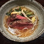 多仁本 - 銀の鴨の半田素麺。ここで赤ワインを出してくださいました。柔らか、シルキーな鴨。ピーナッツもやしとミズのきんぴらも歯応え良く。