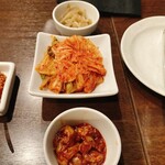 肉山 おおみや - キムチ、チャンジャ、ナムル。