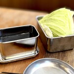 串かつ でんがな - これが例のどぶ漬け＆キャベツセット398円で46円もお得らしい。