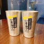 肉山 おおみや - レモンサワーで乾杯。
この後、居酒屋に行く予定だから控えめに…
結局2杯飲んだケド笑