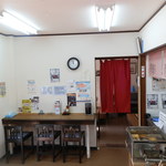 れん - 入ってすぐはカウンター席