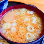 やぶ善 - 出汁がしっかりと効いた、熱々の絶品 "味噌汁"。