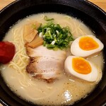 市場らーめん 翔 - 塩とんこつ+味玉