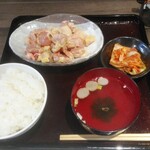 焼肉ホルモン光 - 特製塩ダレ鶏ランチセット