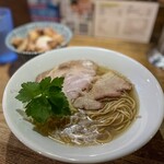 中華そば 麺壁九年 - 中華そば塩1000円です。