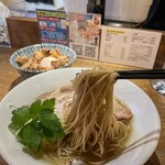 中華そば 麺壁九年 - 麺はこんな感じです。