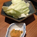 とり亀 本八幡店 - お通しキャベツと味噌です。味噌がオリジナルらしく美味しいです♪