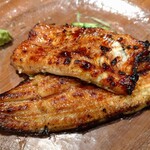 とり亀 - 鰻蒲焼きです。よく見えませんが鰻の下にキュウリの千切りが敷いてありました。焼き加減が良くて歯ごたえのいい焼き方でした。タレがやはりあっさり目の味で個人的には鰻ももっと甘辛いタレがタイプですね。