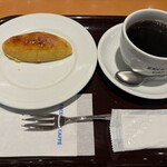エクセルシオール カフェ - 料理写真:カスタードスイートポテト、コーヒー（ホット・R）セット〜スイーツ50円引き