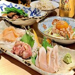 とよみつ - 鶏刺し3種盛り、鶏ゆっけ、鶏ニラレバ