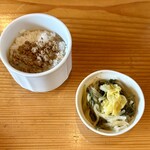 サラザン - ランチセットのそぼろご飯と小鉢