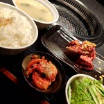 焼肉 GYUJIN - スタミナ角切り赤身ステーキランチをナナメ撮り(^_^)v