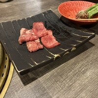 焼肉とみ 横浜関内店 - 牛タン三兄弟(大富豪、富豪、旨タン:写真は富豪を食べた後です)