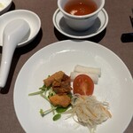 中国料理 美麗華 - 前菜、チャーシューと大根酢漬けとなんだこれ？ジャガイモと人参か？笑