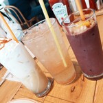 エッグスンシングス - 私はアサイーとマンゴーのドリンクを頂きました