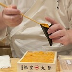 麻布十番 鮨とも - 根室雲丹手巻き