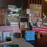 唐揚げ みたけ - カウンターと店内