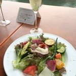 OLI 天満橋 - スパークリングワイン＋オマール海老と季節野菜のマリネ　菜園風サラダ