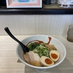 麺屋はる - あっさりしょうゆラーメンの煮玉子乗せ