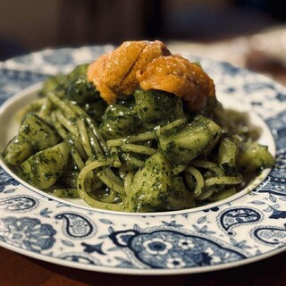 新メニューで人気の雲丹のジェノベーゼ生パスタは必食！