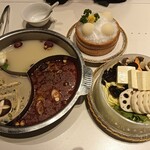 横浜中華街 薬膳火鍋 大草原 - 