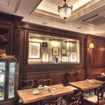 カルフール - お店の中もおしゃれです