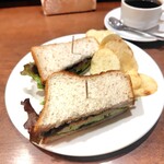 カルフール - 野菜がたっぷりのサーモンサンド