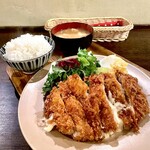 グゥー - 岩中豚 豚ロースのチーズはさみ揚げ定食