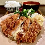 グゥー - 岩中豚 豚ロースのチーズはさみ揚げ定食