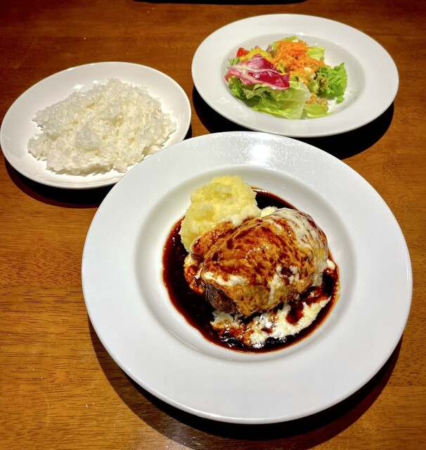 サラマンジェ・ヒロ - 東北福祉大前（ハンバーグ）の写真