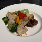 皇家龍鳳 (リーガロイヤルホテル大阪) - 彩り野菜とイカのXO醤炒め