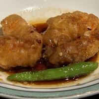 皇家龍鳳 (リーガロイヤルホテル大阪) - エビの甘辛ソース　※衣がザクッと硬めでサクサク。中はぷりぷり。衣の完成度が神レベル。