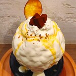 京かき氷 つみき - 氷の中には、小さくカットされたさつまいもが入っており、さつまいもの柔らかくって粘り気のある食感とほっこりした甘さを感じる～!!( ^o^)ﾉ